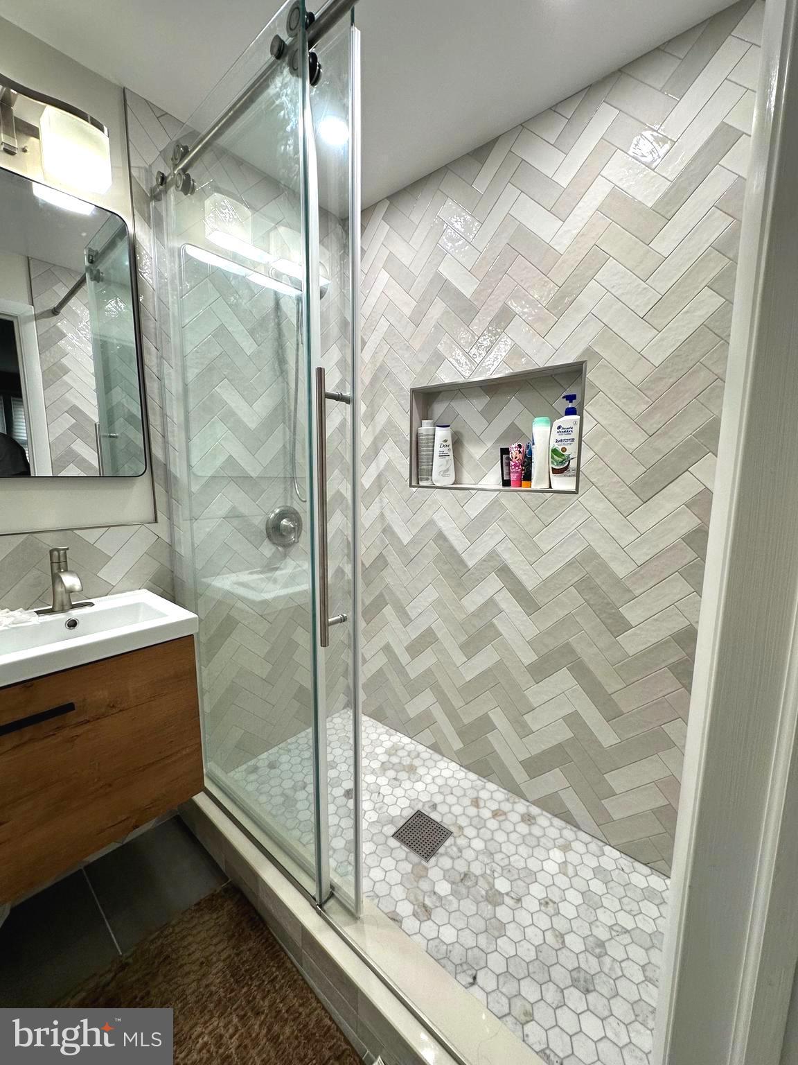 8140 Drayton Lane Springfield, VA 22151 - Photo 72 of 98 a bathroom with a bathtub and a shower