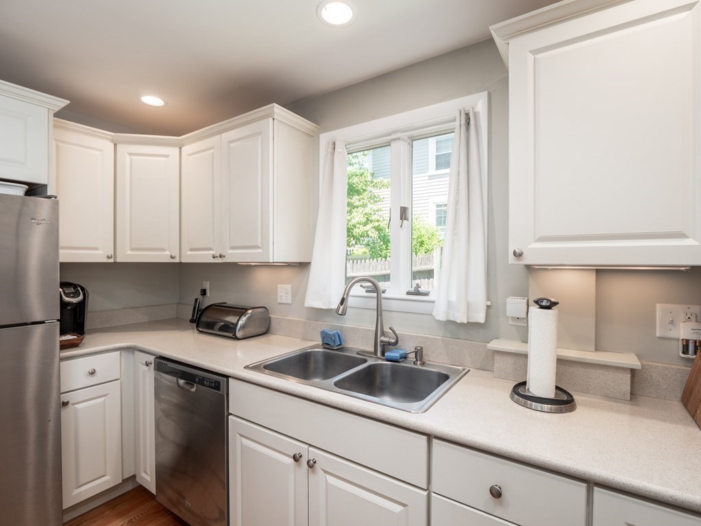 104 Chestnut Street Andover, MA 01810 - Photo 9 of 42 Gallery Image 9