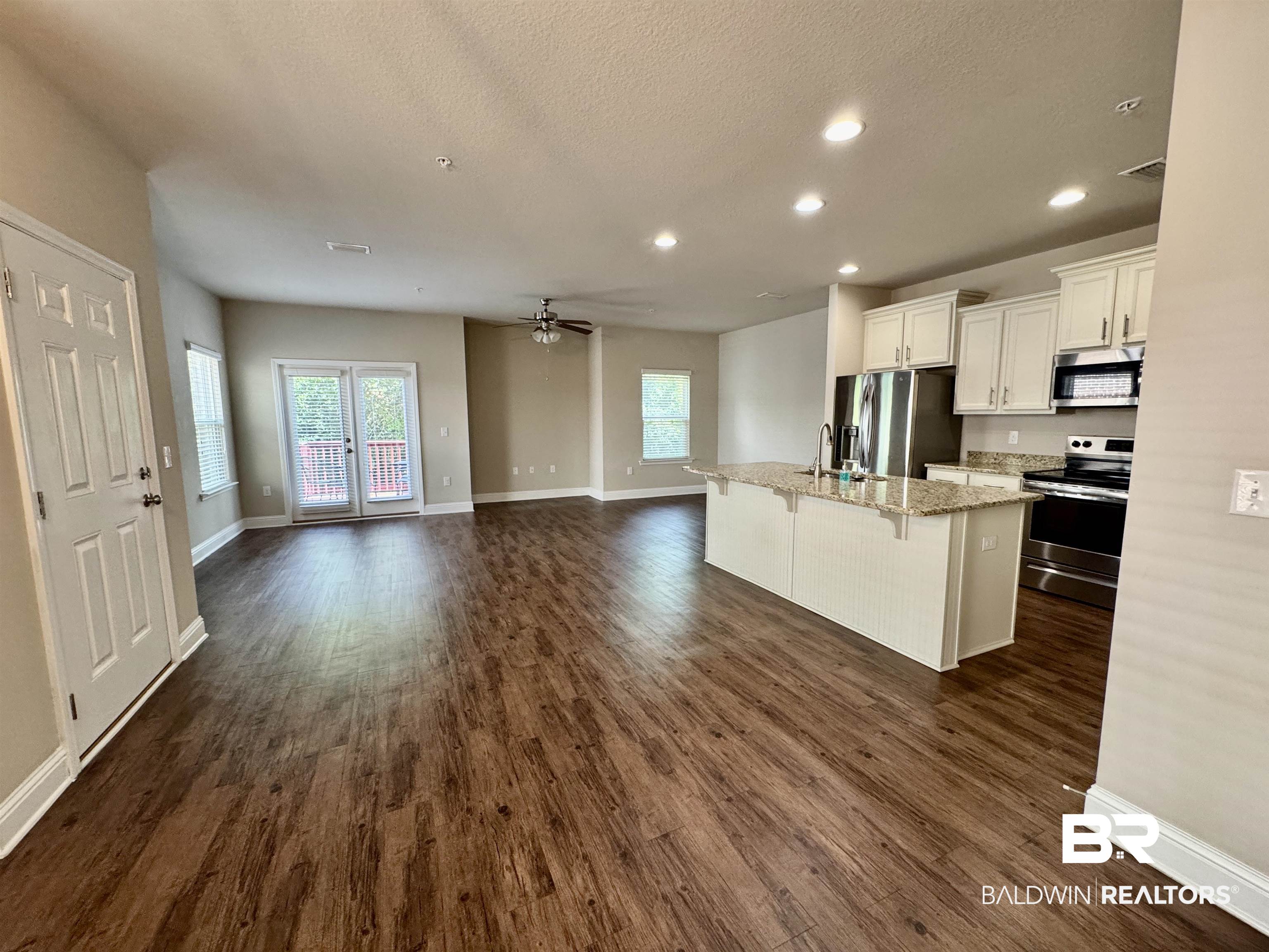 6811 Spaniel Drive, Unit C Daphne, AL 36527 - Photo 3 of 33 Living area