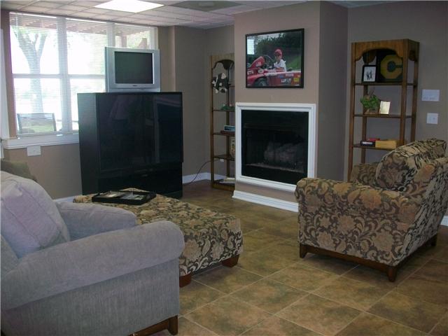 208 Cherokee Road Hendersonville, TN 37075 - Photo 12 of 20 Living Room on Lower Level