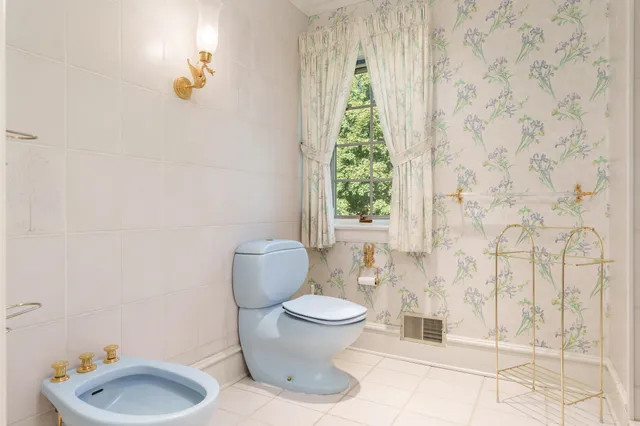 $1,200,000 | 1637 Coachman Drive, Rockford, IL 61107