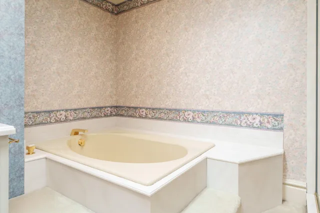 $1,200,000 | 1637 Coachman Drive, Rockford, IL 61107