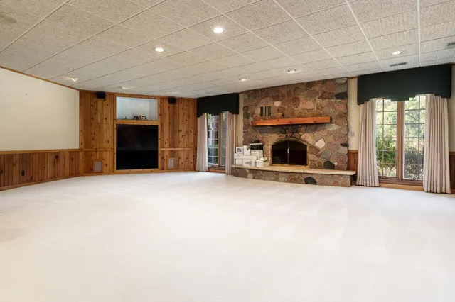 $1,200,000 | 1637 Coachman Drive, Rockford, IL 61107