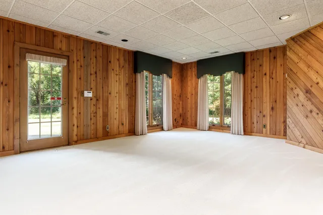 $1,200,000 | 1637 Coachman Drive, Rockford, IL 61107