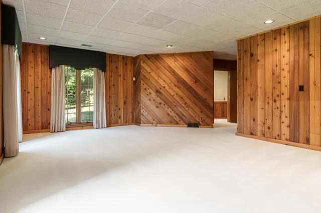 $1,200,000 | 1637 Coachman Drive, Rockford, IL 61107