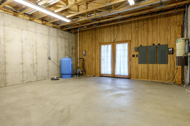 $1,200,000 | 1637 Coachman Drive, Rockford, IL 61107