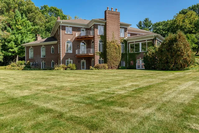 $1,200,000 | 1637 Coachman Drive, Rockford, IL 61107