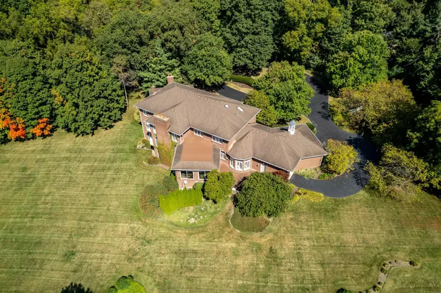 $1,200,000 | 1637 Coachman Drive, Rockford, IL 61107