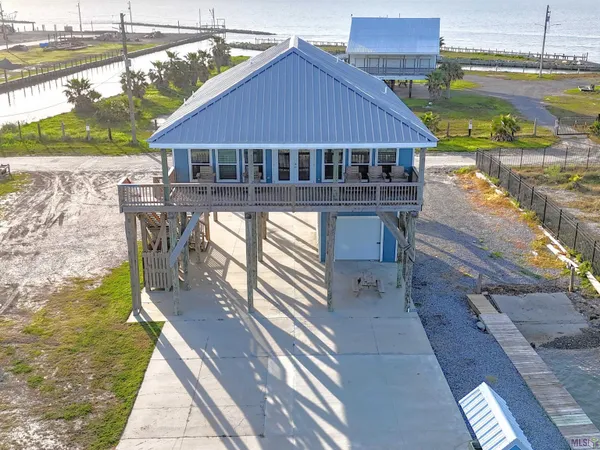 $849,000 | 238 East Central Avenue, Grand Isle, LA 70358