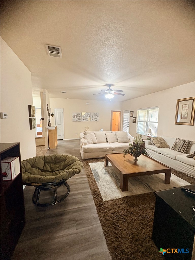 1035 Hamilton Lane Belton, TX 76513 - Photo 2 of 18 Living area