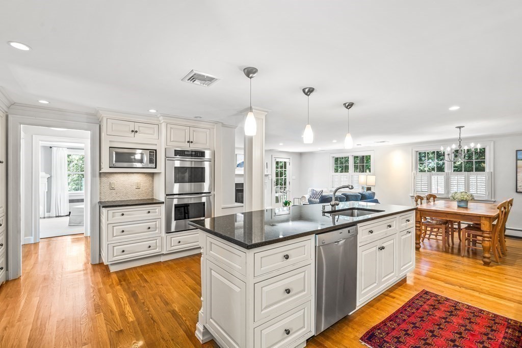 17 Berkeley Road Wellesley, MA 02482 - Photo 5 of 26