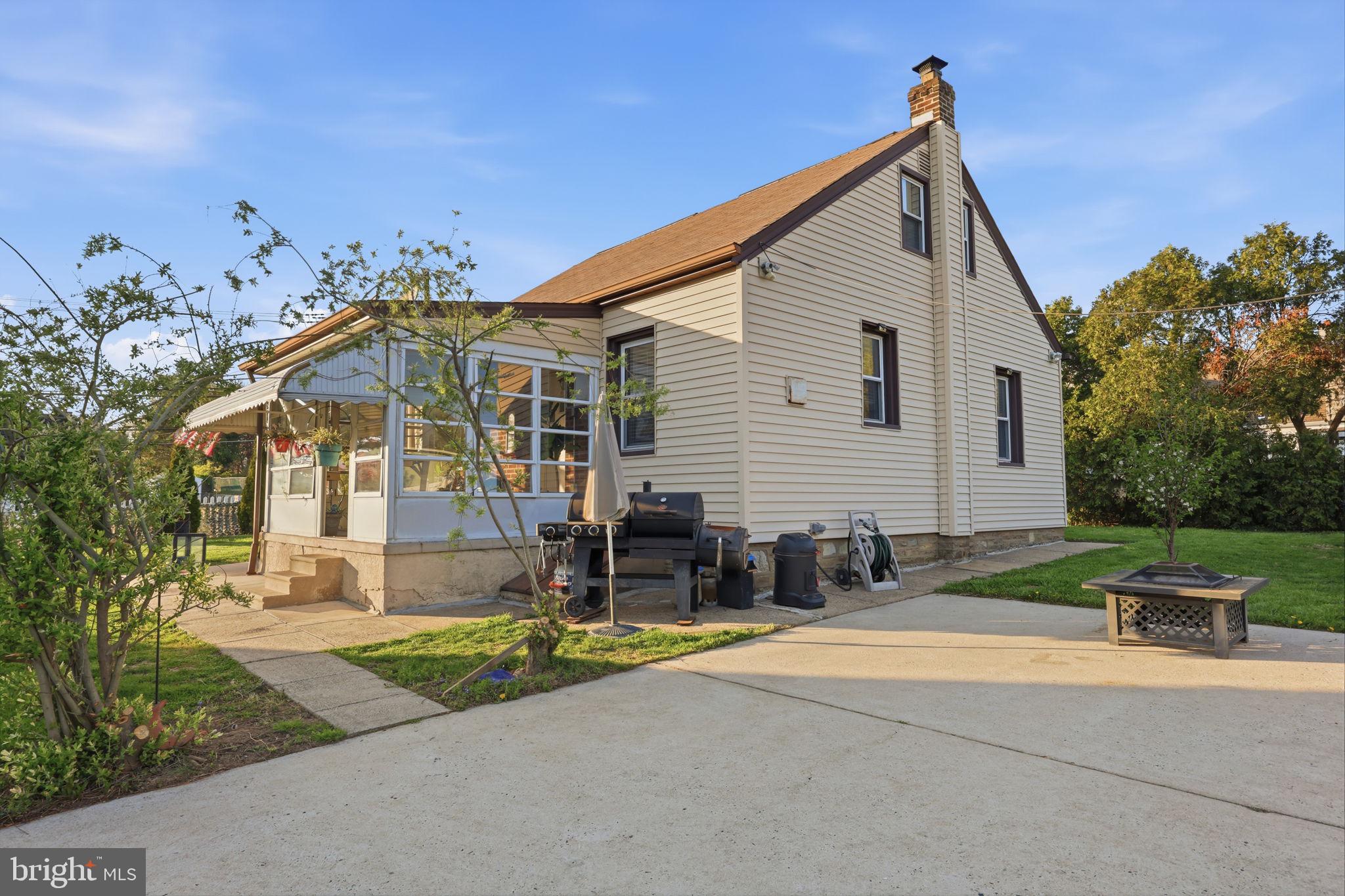 8459 Verree Road Philadelphia, PA 19111 - Photo 19 of 29 Charming home with inviting porch.