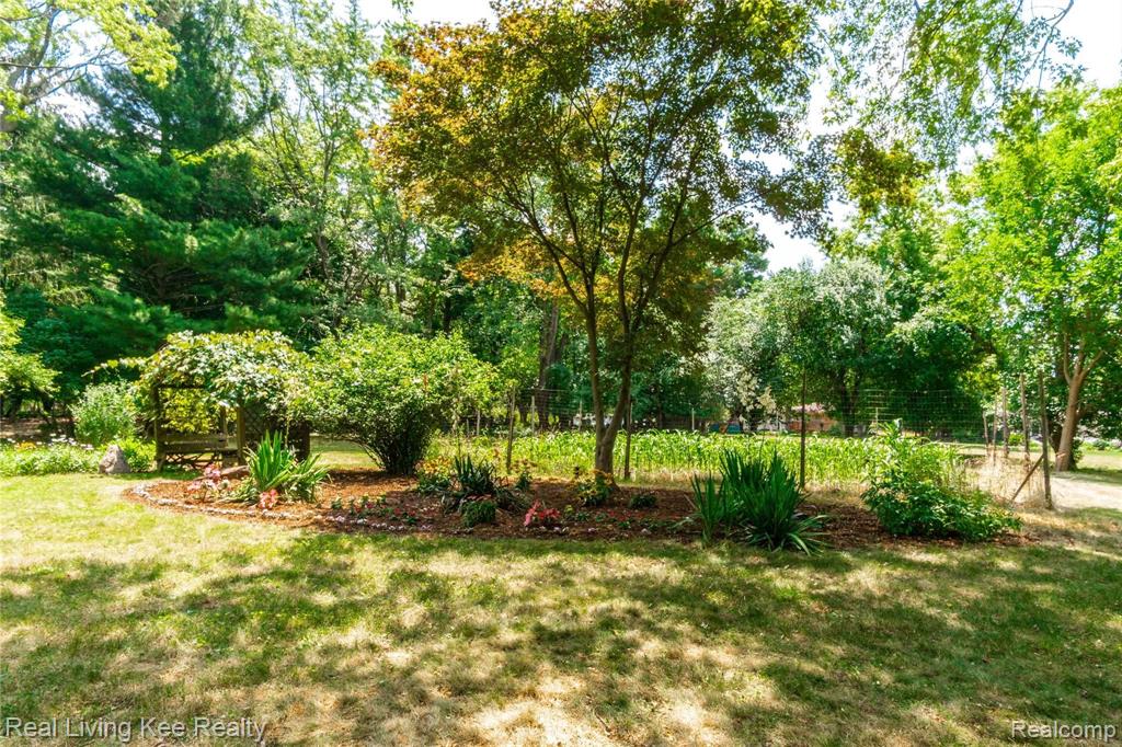 2361 Oklahoma Avenue Rochester Hills, MI 48309 - Photo 11 of 45