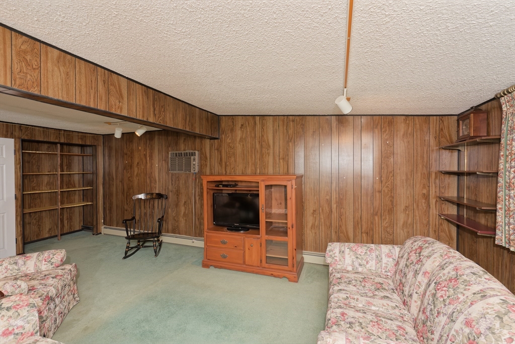 21 Terri Road Framingham, MA 01701 - Photo 11 of 37 Gallery Image 11