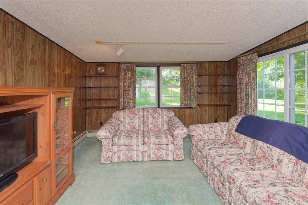 21 Terri Road Framingham, MA 01701 - Photo 12 of 37 Gallery Image 12