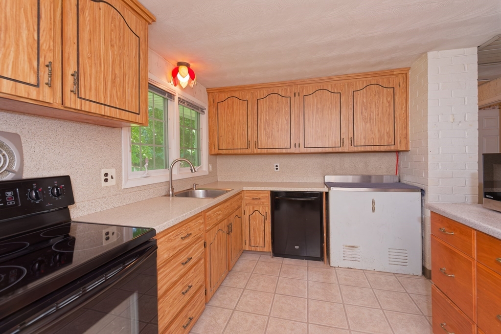 21 Terri Road Framingham, MA 01701 - Photo 13 of 37 Gallery Image 13