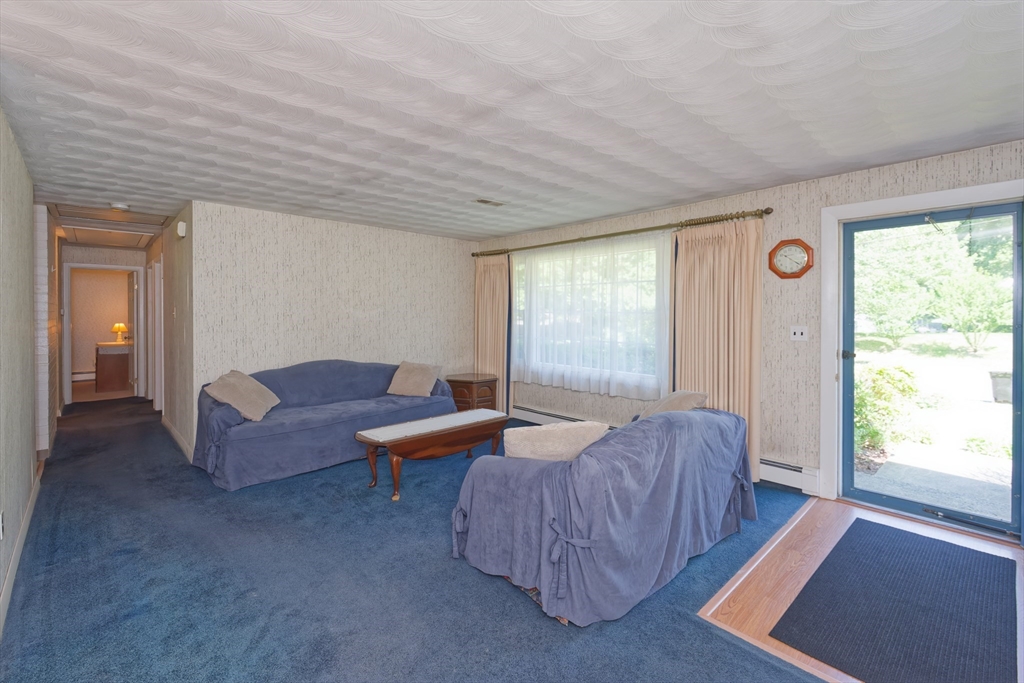21 Terri Road Framingham, MA 01701 - Photo 3 of 37 Gallery Image 3