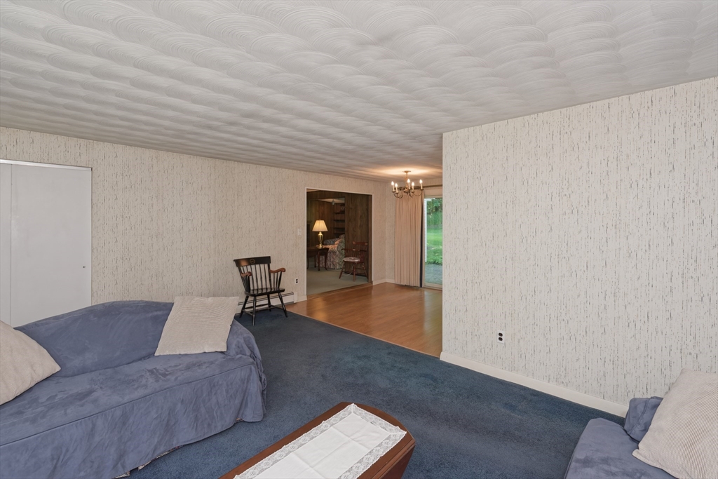 21 Terri Road Framingham, MA 01701 - Photo 4 of 37 Gallery Image 4