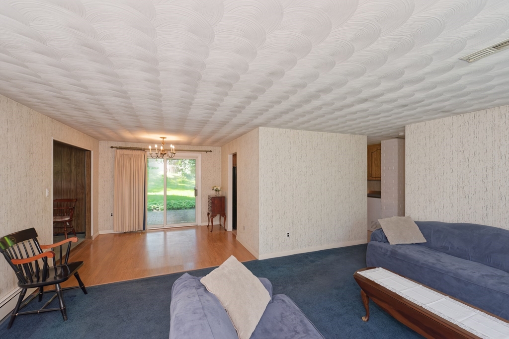21 Terri Road Framingham, MA 01701 - Photo 7 of 37 Gallery Image 7