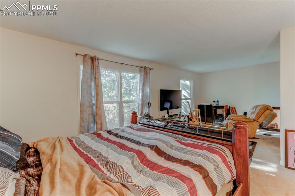 402 Raspberry Lane Monument, CO 80132 - Photo 18 of 35