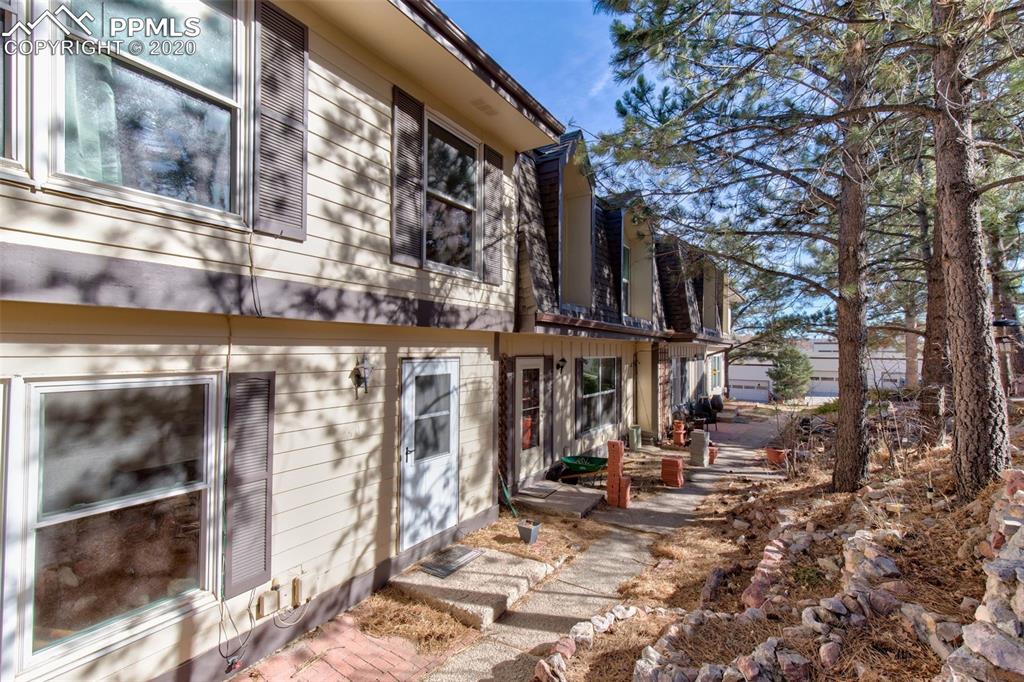 402 Raspberry Lane Monument, CO 80132 - Photo 3 of 35