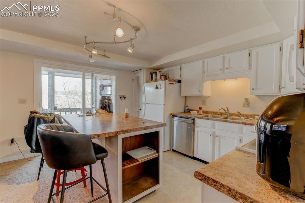 402 Raspberry Lane Monument, CO 80132 - Photo 26 of 35