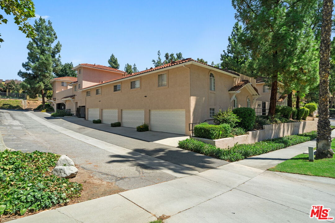 901 Vía Zapata Riverside, CA 92507 - Photo 3 of 5 Gallery Image 3
