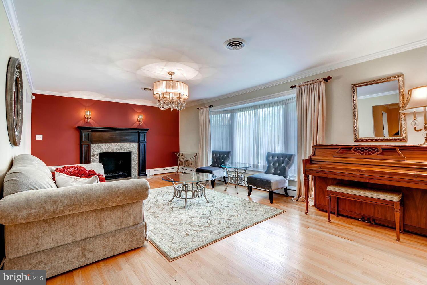 4103 Kahlston Road Baltimore, MD 21236 - Photo 11 of 30 Living Room