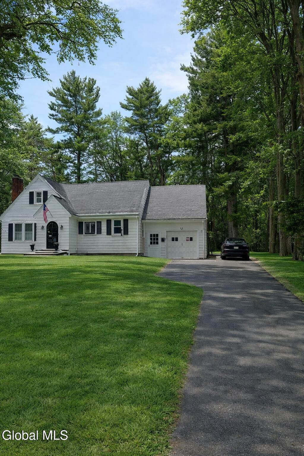 322 Osborne Road Colonie, NY 12211 - Photo 3 of 5 049A1C05-1520-4C6E-A686-9D696596650A