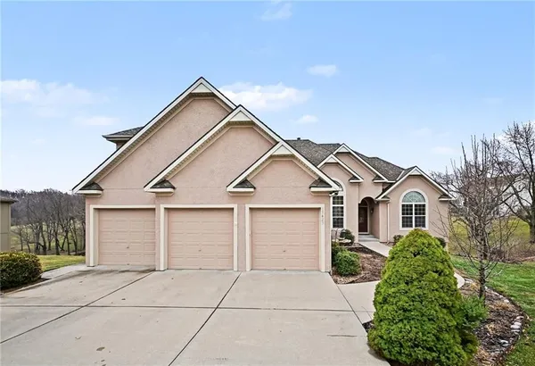 $725,000 | 15423 North Mt Olivet Road, Smithville, MO 64089