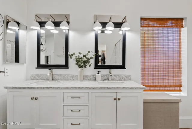 $950,000 | 824 North York Circle, Mesa, AZ 85213