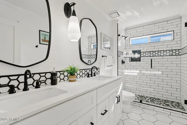 $950,000 | 824 North York Circle, Mesa, AZ 85213