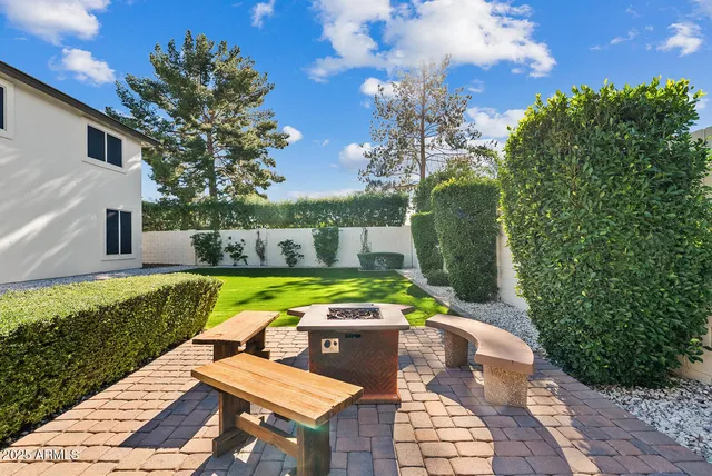 $950,000 | 824 North York Circle, Mesa, AZ 85213