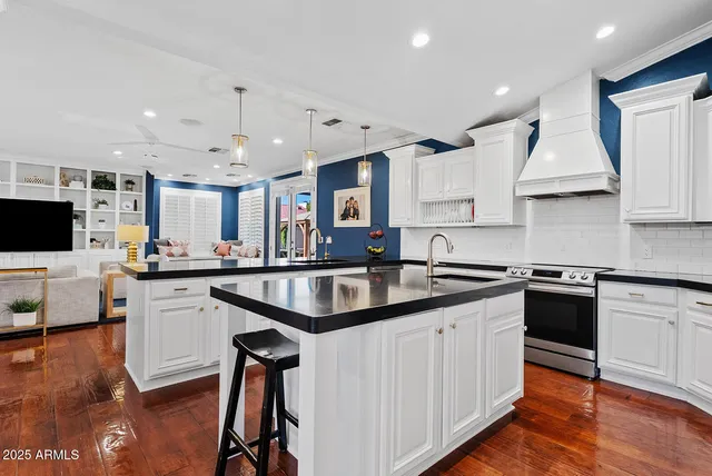 $950,000 | 824 North York Circle, Mesa, AZ 85213