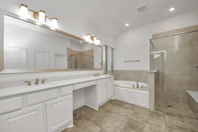 a view of a room with an empty space