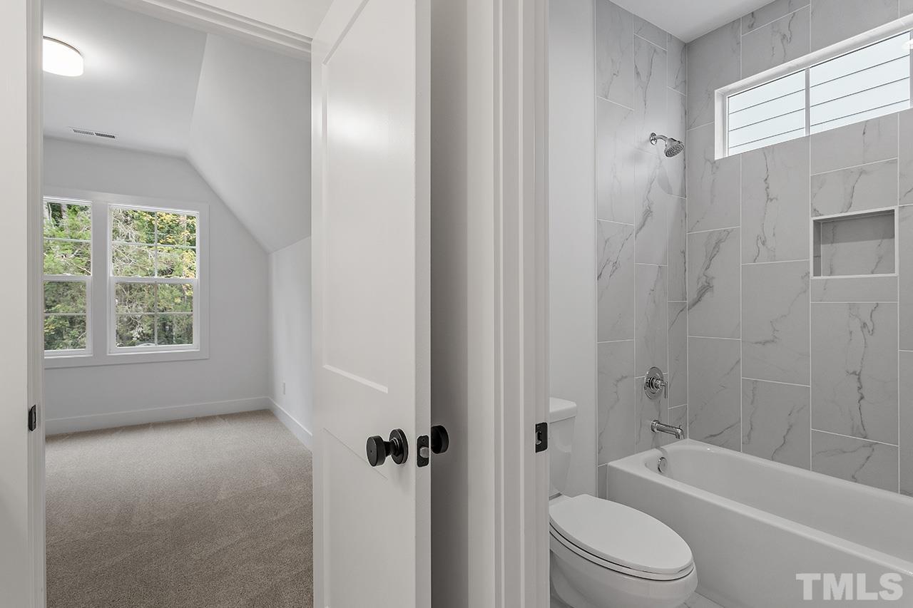 6502 Brecken Pnes Court Raleigh, NC 27612 - Photo 29 of 32 a bathroom with a toilet a sink and bathtub