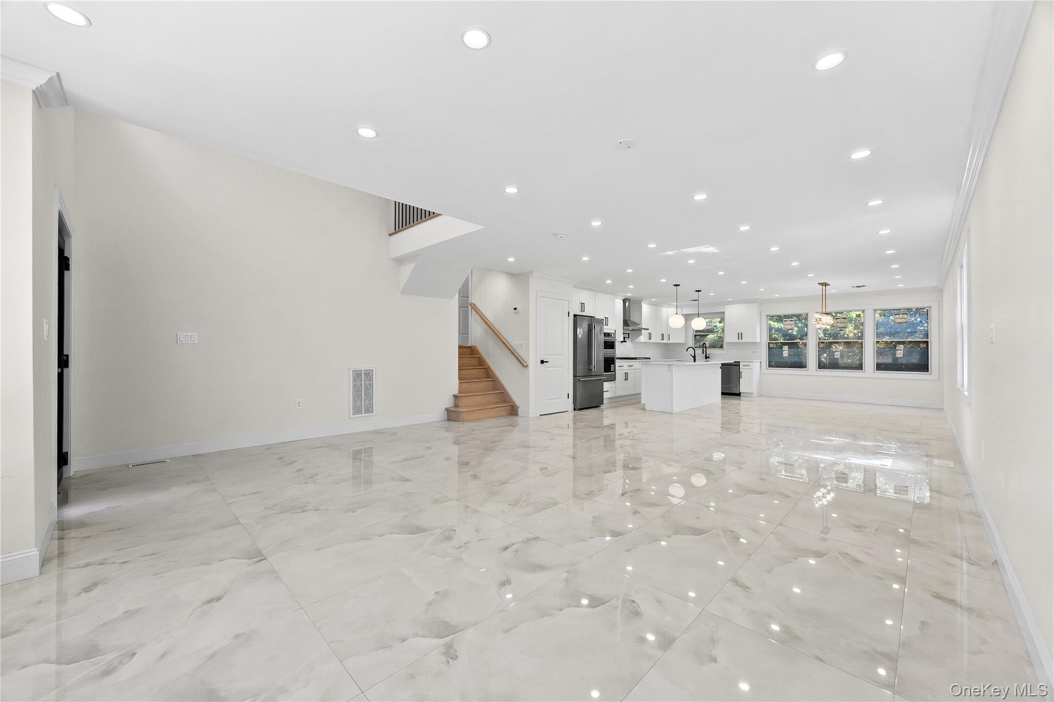 2 Circle Drive Syosset, NY 11791 - Photo 5 of 43