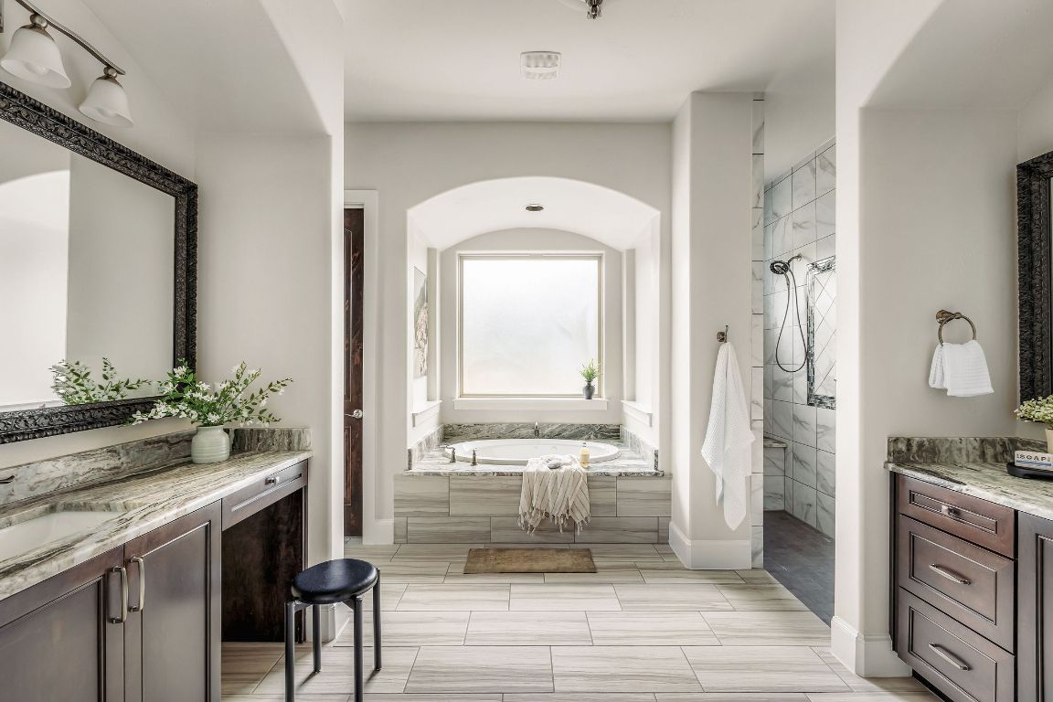 812 Jennings Branch Georgetown, TX 78633 - Photo 17 of 40 Primary full bathroom