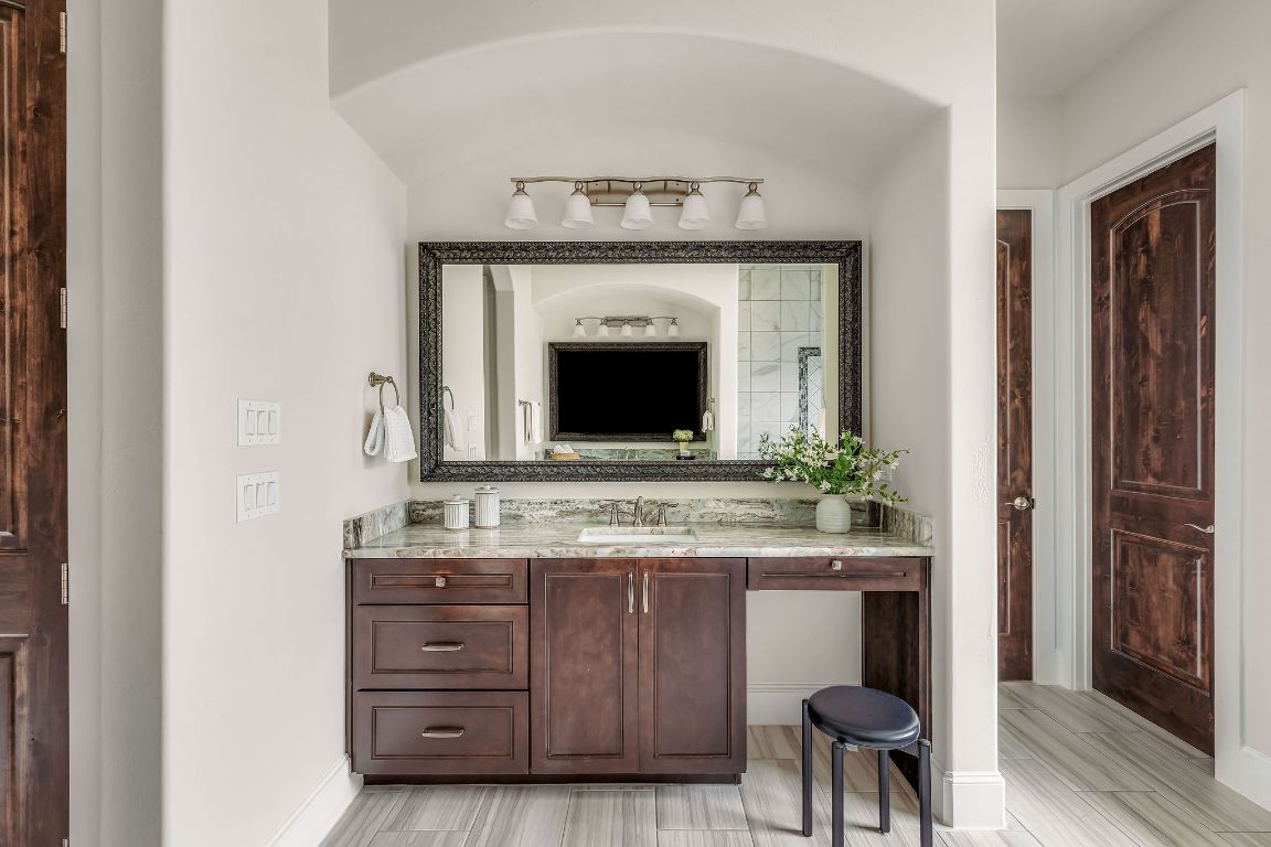 812 Jennings Branch Georgetown, TX 78633 - Photo 18 of 40 Primary full bathroom