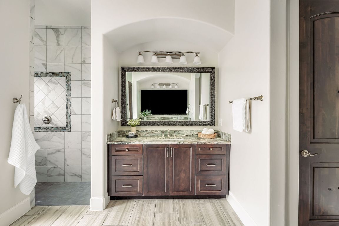 812 Jennings Branch Georgetown, TX 78633 - Photo 19 of 40 Primary full bathroom