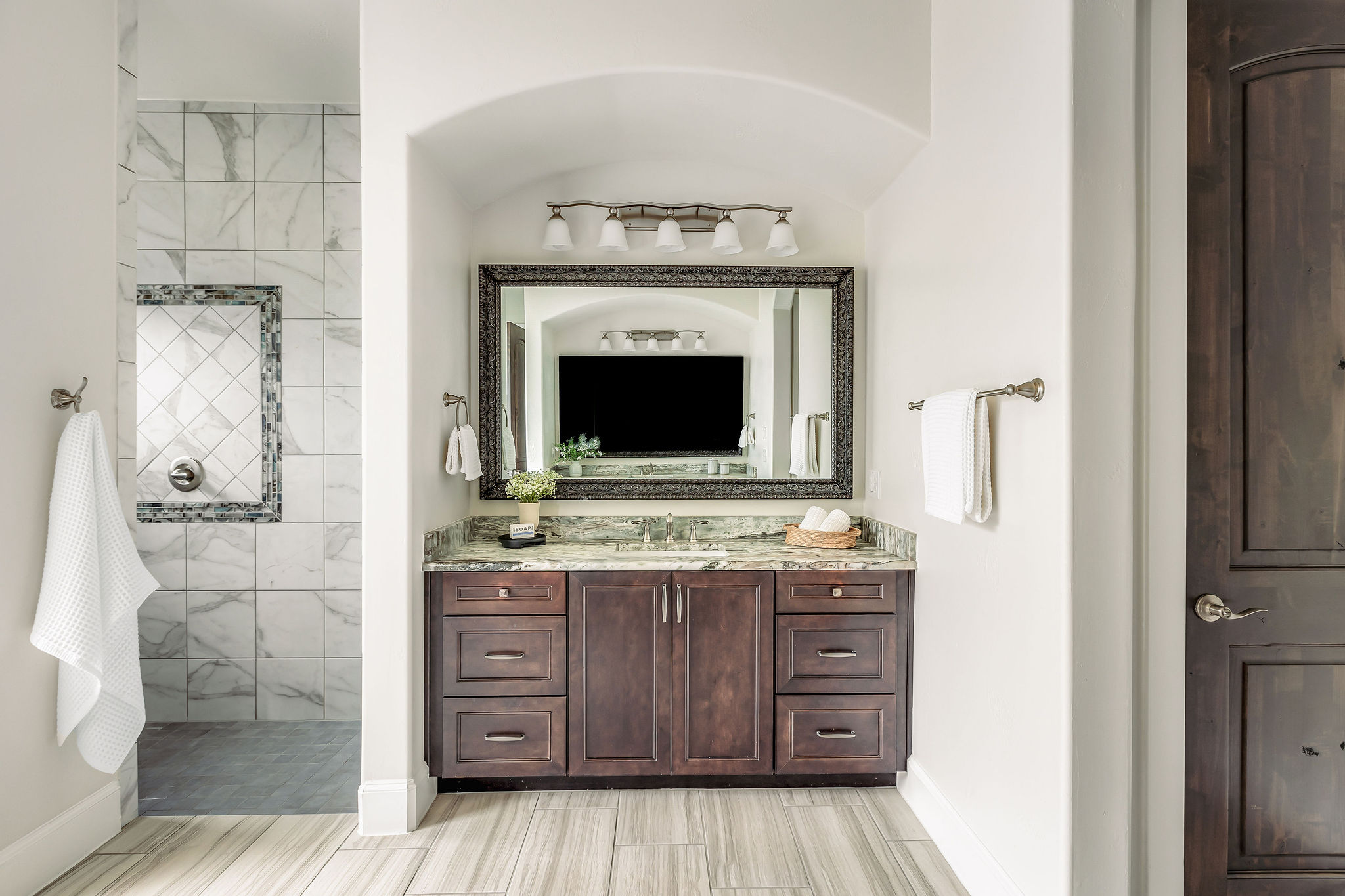 812 Jennings Branch Georgetown, TX 78633 - Photo 20 of 40 Primary full bathroom