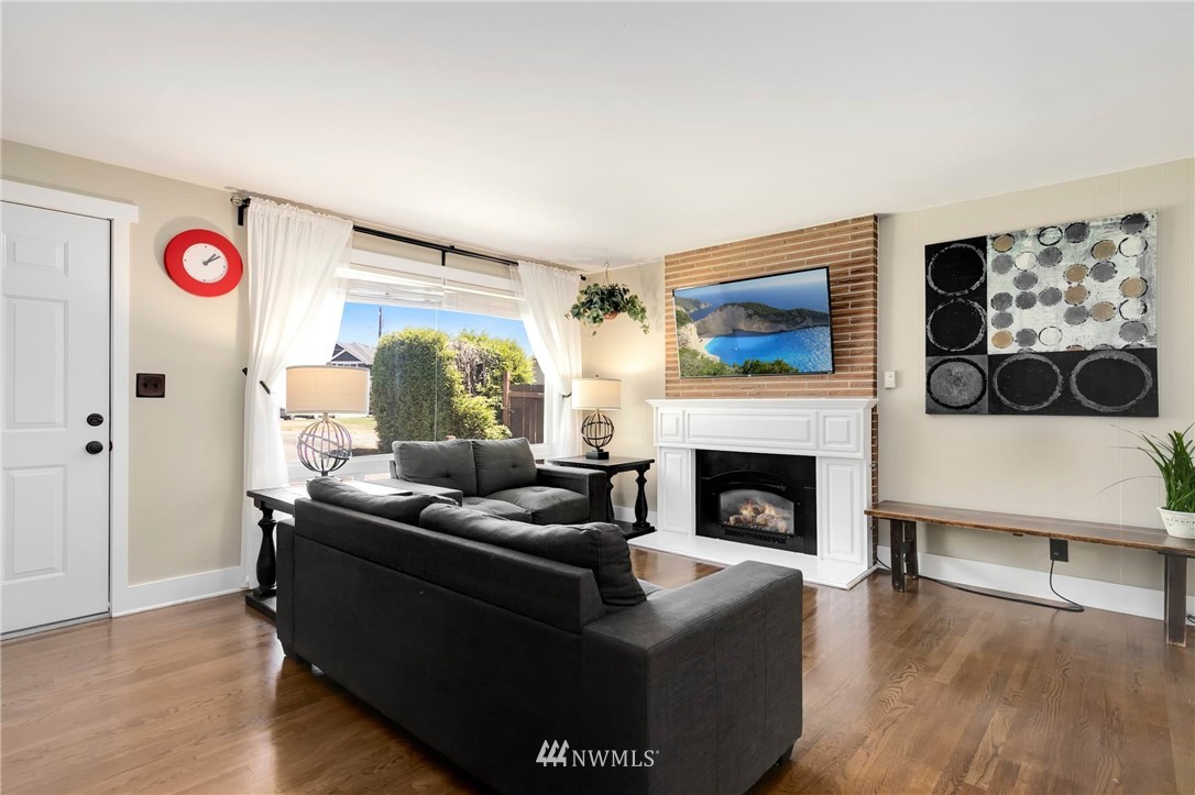 3601 Northeast 23rd Court Renton, WA 98056 - Photo 5 of 23