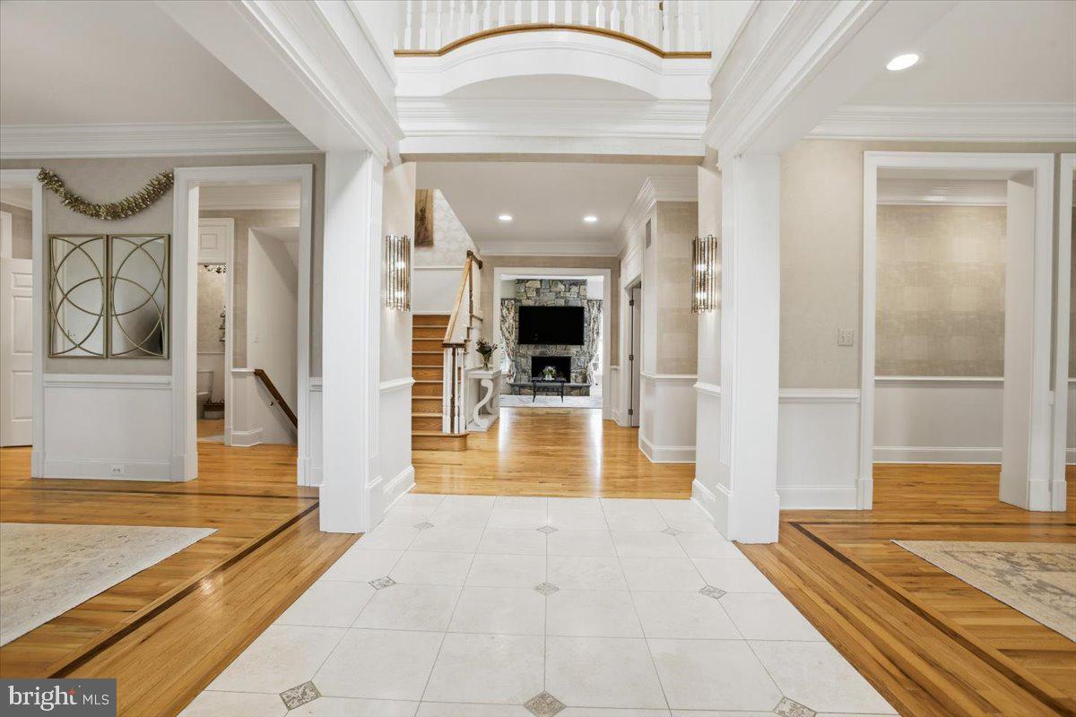 6809 Sorrel Street McLean, VA 22101 - Photo 3 of 101 Foyer view from front entrance