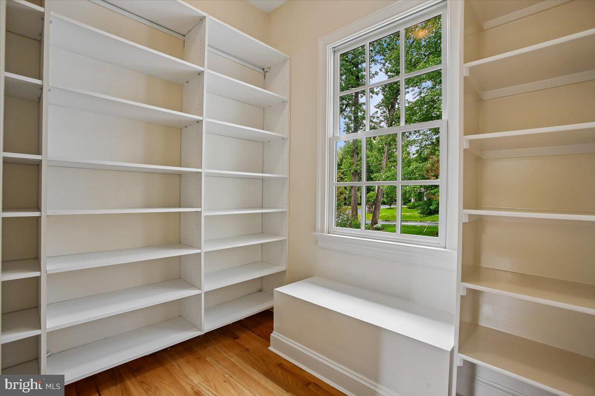 6809 Sorrel Street McLean, VA 22101 - Photo 34 of 101 Primary walk in closet on main level
