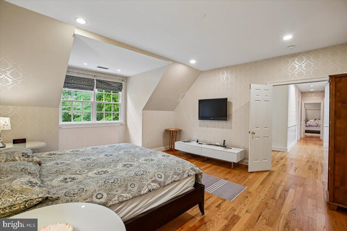6809 Sorrel Street McLean, VA 22101 - Photo 42 of 101 Second level primary bedroom