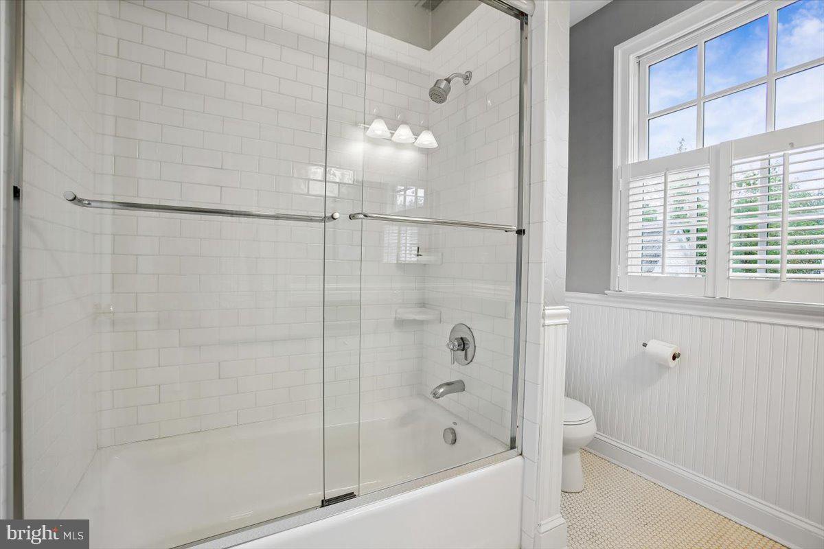 6809 Sorrel Street McLean, VA 22101 - Photo 51 of 101 Connecting bath to bedroom 2