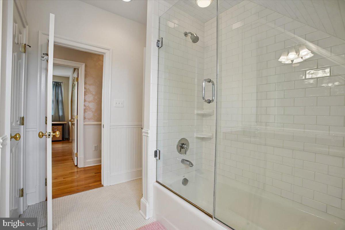 6809 Sorrel Street McLean, VA 22101 - Photo 57 of 101 Connecting bath to bedroom 4 and hallway