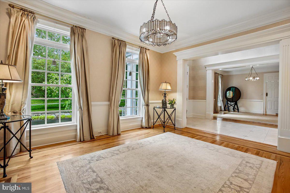 6809 Sorrel Street McLean, VA 22101 - Photo 7 of 101 Living room