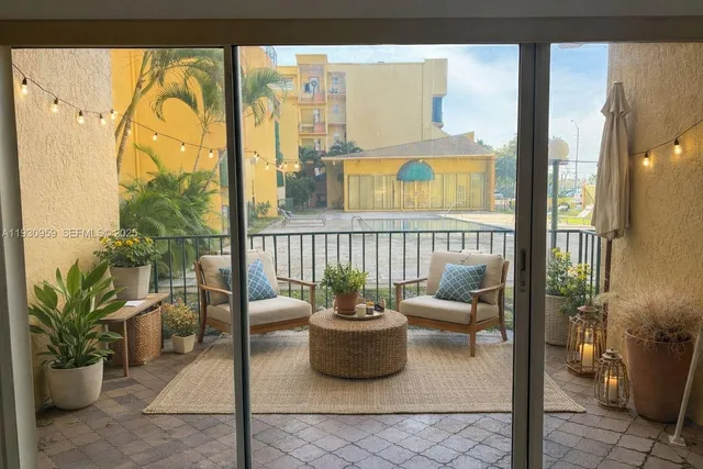 $254,000 | 4525 West 20th Avenue, Unit 118, Hialeah, FL 33012