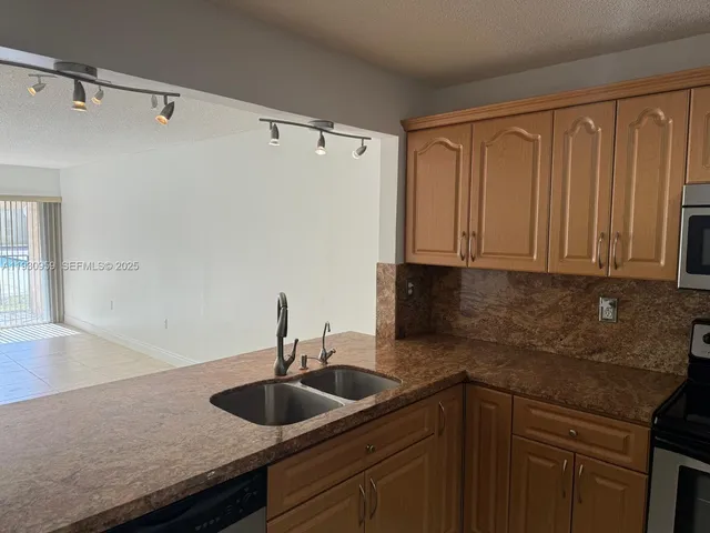 $254,000 | 4525 West 20th Avenue, Unit 118, Hialeah, FL 33012